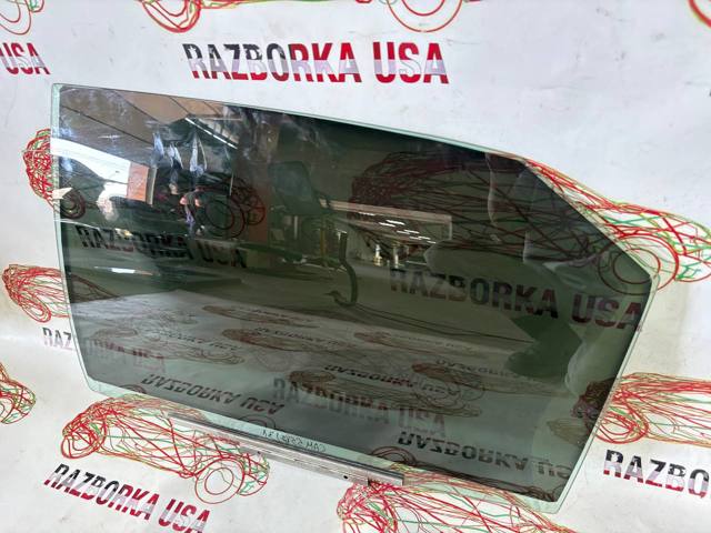 Скло задніх дверей, лівих 6810406260 TOYOTA