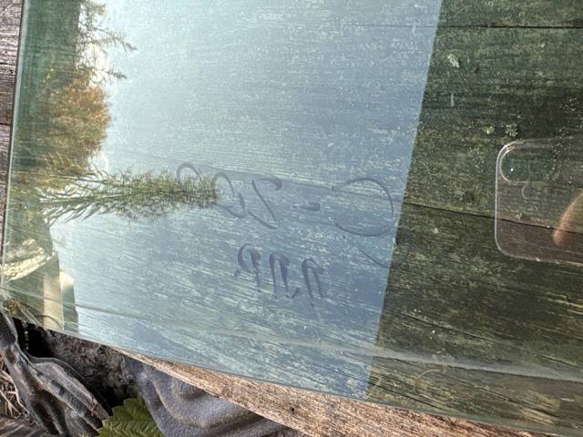 Скло передньої правої двері 68104918AA CHRYSLER