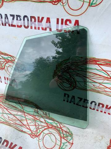Вікно надставки дверей задніх 6812347030 TOYOTA