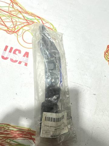 Кронштейн бампера переднього, правий 68244508AB CHRYSLER