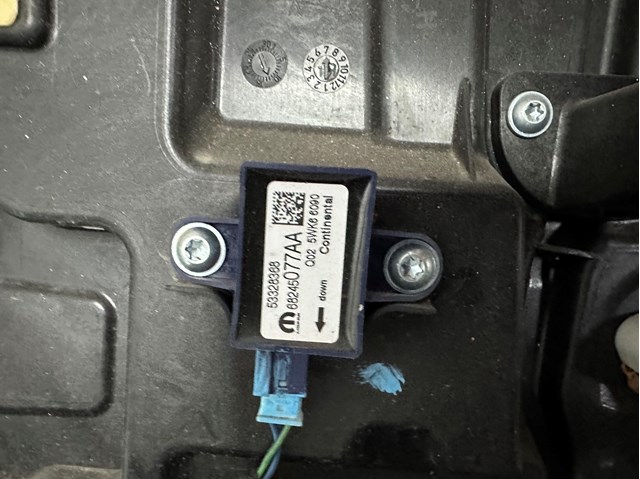 Датчик подушки безпеки 68245077AA CHRYSLER