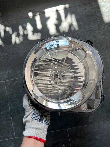 Фара передня права 68256567AA CHRYSLER