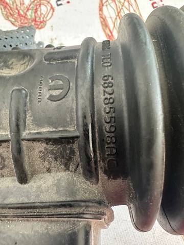 Патрубок повітряний, вихід повітряного фільтра 68285598AC CHRYSLER