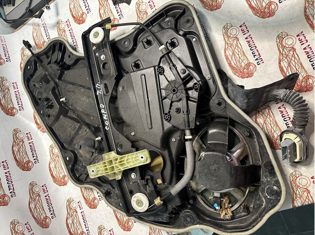 Склопідйомник задніх правих дверей 68292132AA CHRYSLER