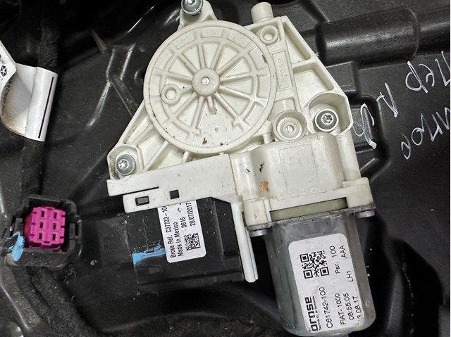 Двигун склопідіймача двері передньої, лівої 68302551AC CHRYSLER