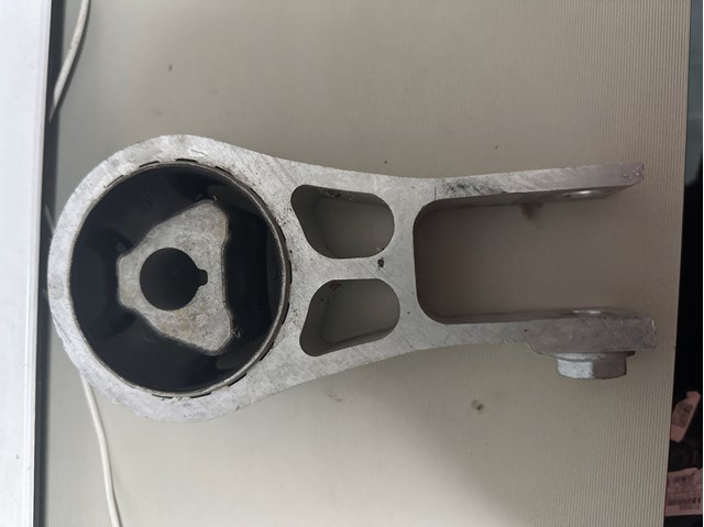 Подушка трансмісії (опора коробки передач), задня 68402368AA CHRYSLER