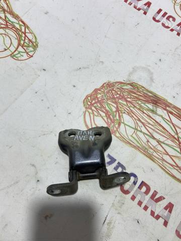 Петля водійських дверей 687400D010 TOYOTA