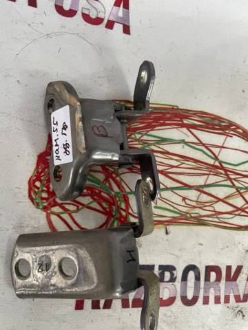Петля задніх правих дверей 6875006010 TOYOTA