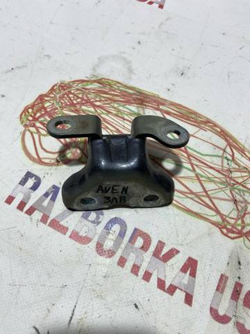 Дверний шарнір задній лівий 6876005020 TOYOTA