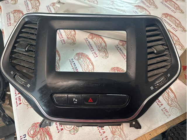 Решітка повітроводу 6AS061Z6AB CHRYSLER