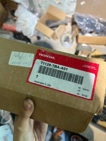 Молдинг решітки радіатора, лівий 71129TBAA01 HONDA