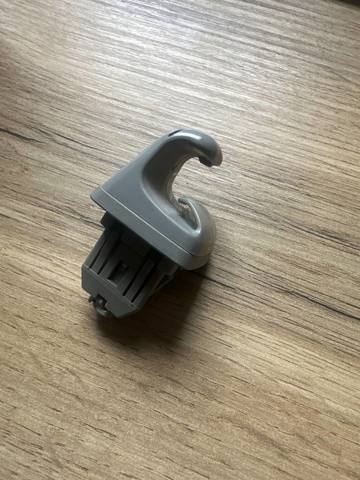 Фіксатор сонцезахисного козирка 7434833040B0 TOYOTA