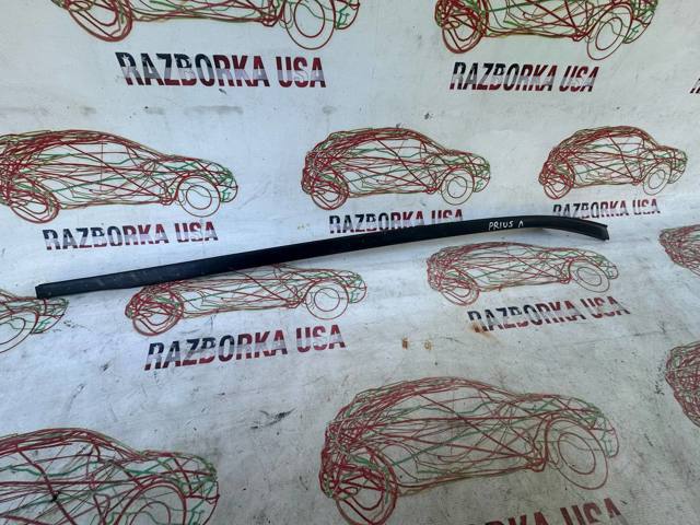 Молдинг вітрового скла лівий 7553647020 TOYOTA
