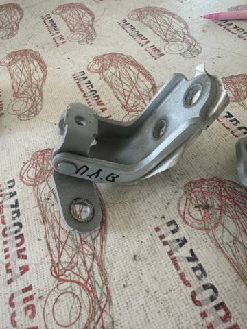 Петля водійських дверей 793102E000 HYUNDAI