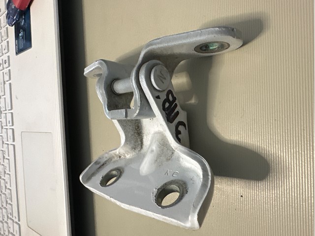 Петля заднтої двері, правої 79420D8000 HYUNDAI