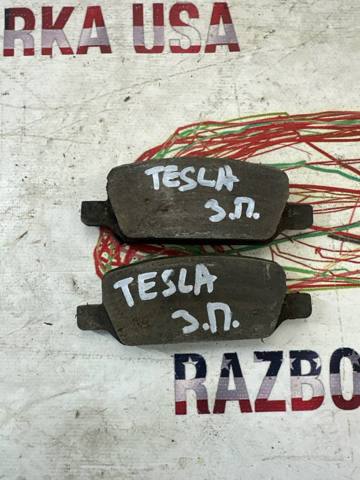 Задні гальмівні колодки 800824900A TESLA