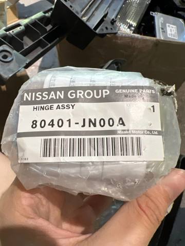 Завіса дверей передных лівих 80401JN00A NISSAN