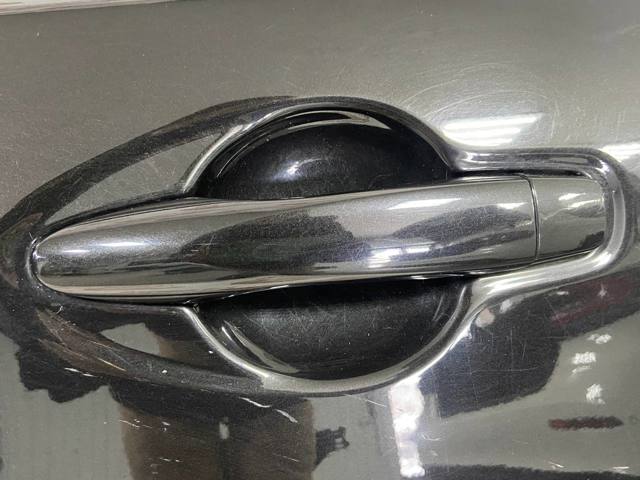 Ручка задньої двері зовнішня 806B04EH0B NISSAN