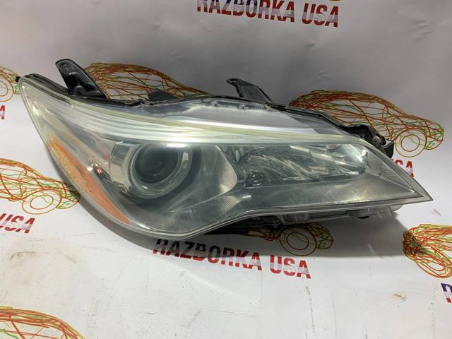 Фара комбінована, передня 8111006860 TOYOTA