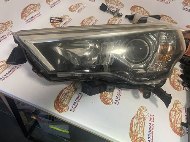 Блок фара ліва 8117035571 TOYOTA