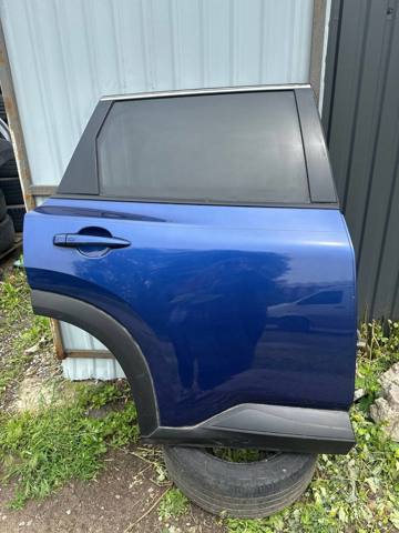 Двері пасажирські задні праві 821006RR0B NISSAN