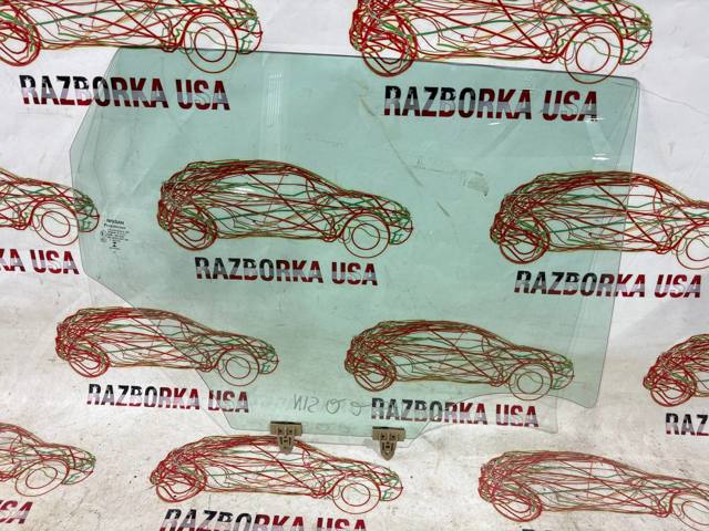 Скло задніх дверей, правих 823004EA0A NISSAN