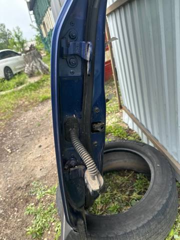 Петля задніх дверей, правих 824206RA0A NISSAN