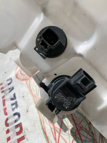 Електропомпа омивача переднього скла 8533006070 TOYOTA