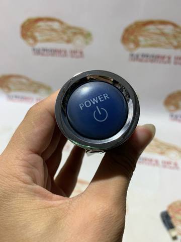Кнопка запуску двигуна 8961130142 TOYOTA
