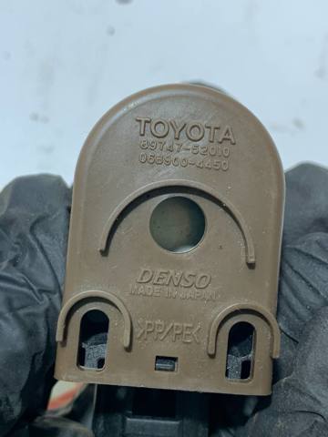 Датчик відкривання капота 8974752010 TOYOTA