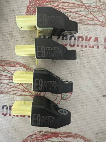 Датчик подушки безпеки 8983106060 TOYOTA