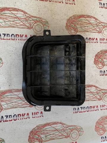 Решітка вентиляційна задня 8K0819181B VAG