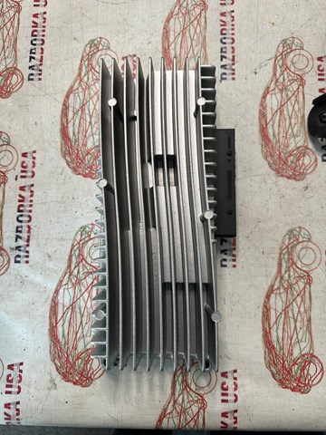 Підсилювач звуку аудіосистеми 8R0035223G VAG