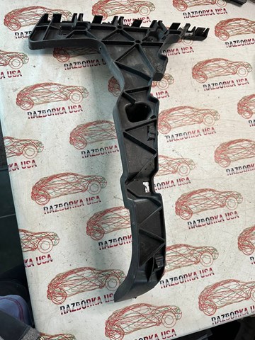 Направляюча заднього бампера, права 8R0807454 VAG