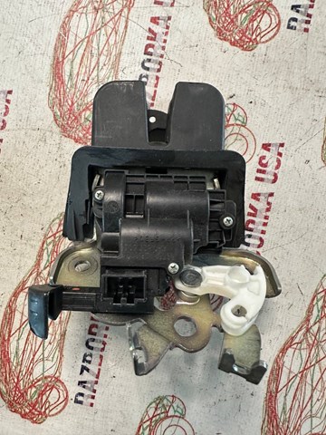 Замок багажника 8R0827505 VAG