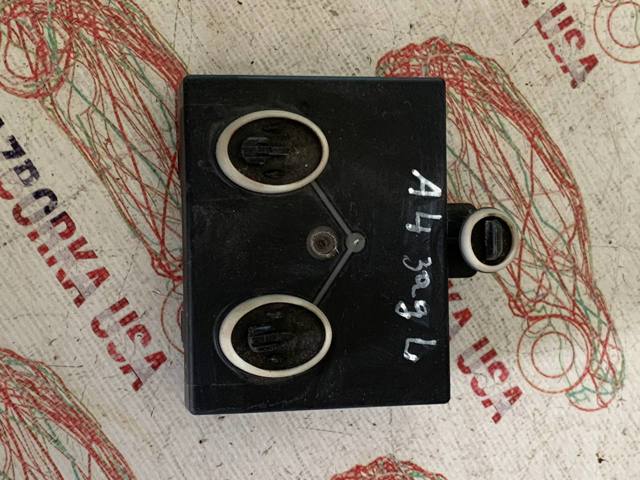Блок комфорту задніх дверей 8T0959795Q VAG
