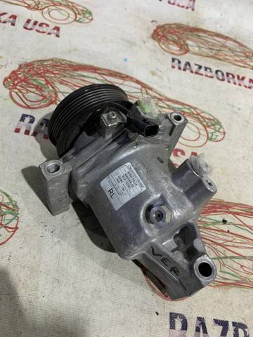 Компресор кліматичної установки 926005RL1A NISSAN