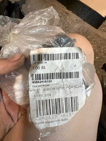Сопло омивача фари передньої, лівої 95862816100 PORSCHE