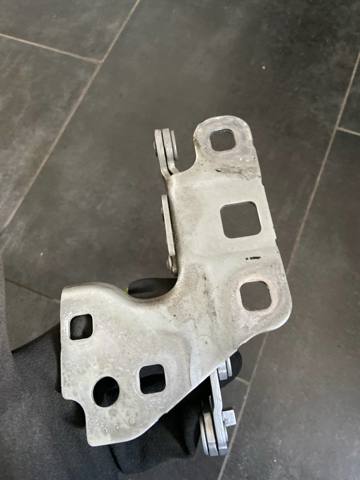 Петля капота, права A1668800028 MERCEDES
