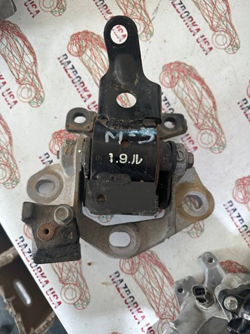 Ліва подушка двигуна BJS739070 MAZDA