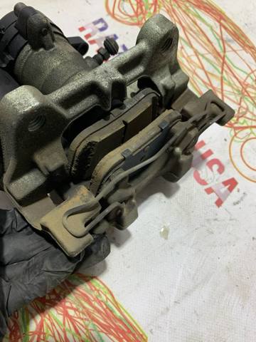 Скоба гальмівного заднього супорта DG9Z2B511A FORD