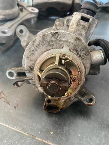 Насос вакуумний DS7G2A451CB FORD