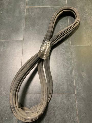 Ущільнювач дверей задка кузова FT4Z58404A06C FORD