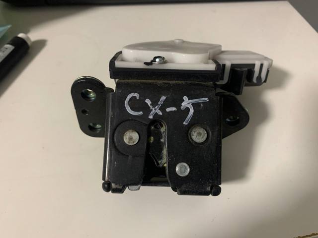 Замок кришки багажника G33M62310B MAZDA