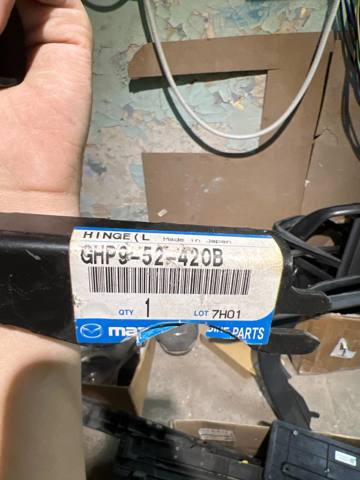 Завіс капота, лівий GHP952420B MAZDA