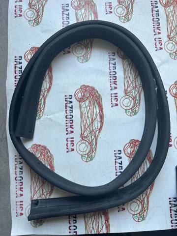 Гумка ущільнювача під капот KB7W56770A MAZDA