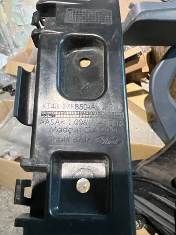 Напрямна заднього бампера, права KT4B17E850A FORD