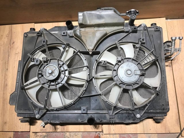 Облицювання рамки радіатора PE0115210 MAZDA