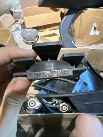 Подушка радіатора охолодження, верхня PE0115241 MAZDA