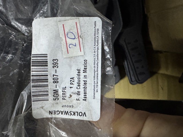 Напрямна заднього бампера, ліва 5GM807393 VAG